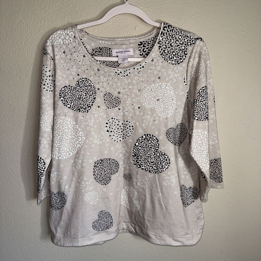 Allison Daley Women’s Round Neck Top Beige Hearts